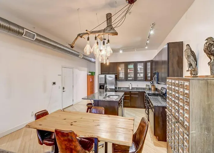 Lovely 2-bedroom Unit In Apartment